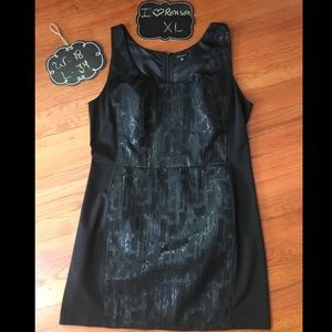 Fitted Sleeveless Little Black Dress I ❤️ Ronson
